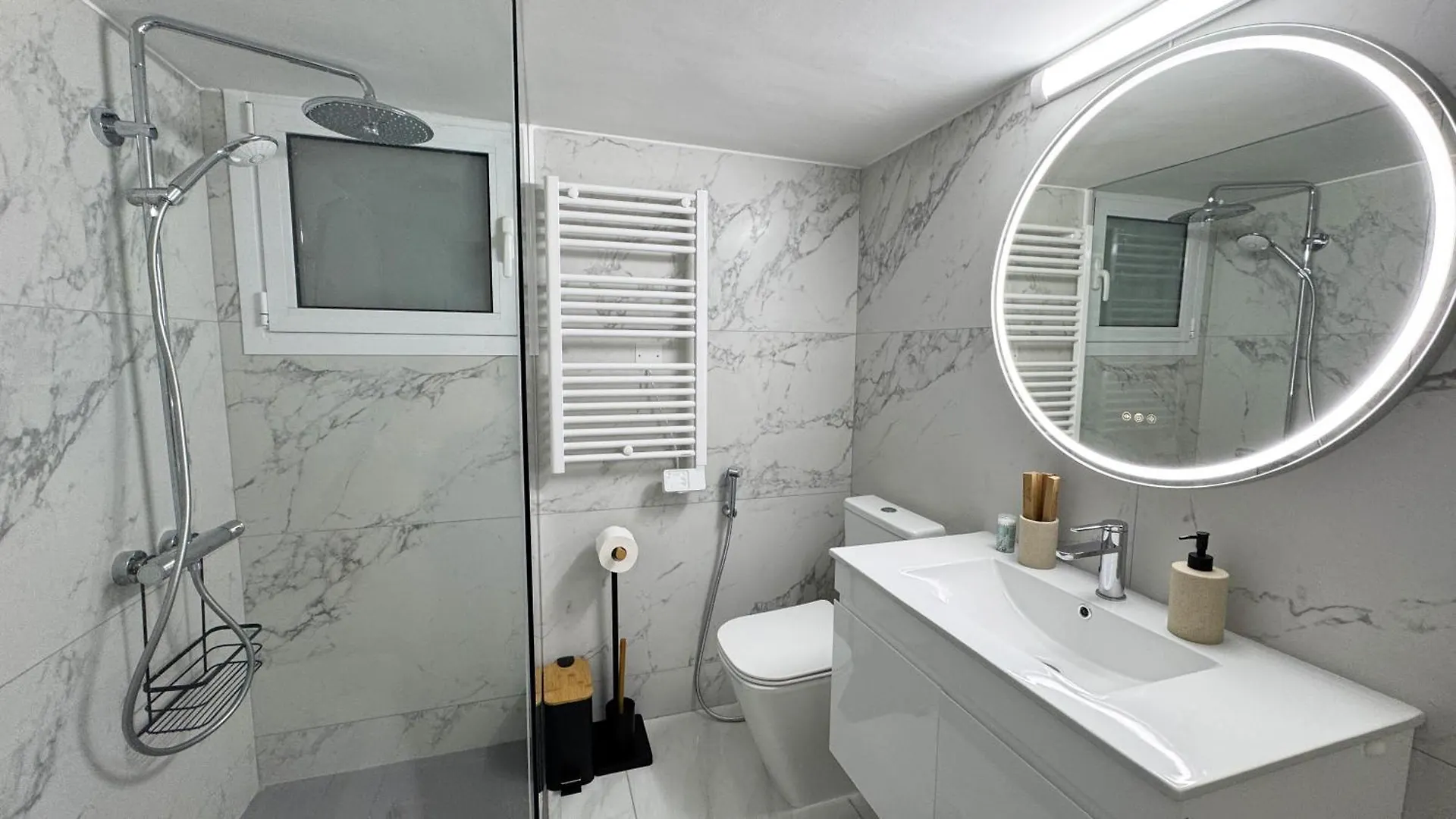 Luxury 2 Bedroom City Center Larnaca Apartament